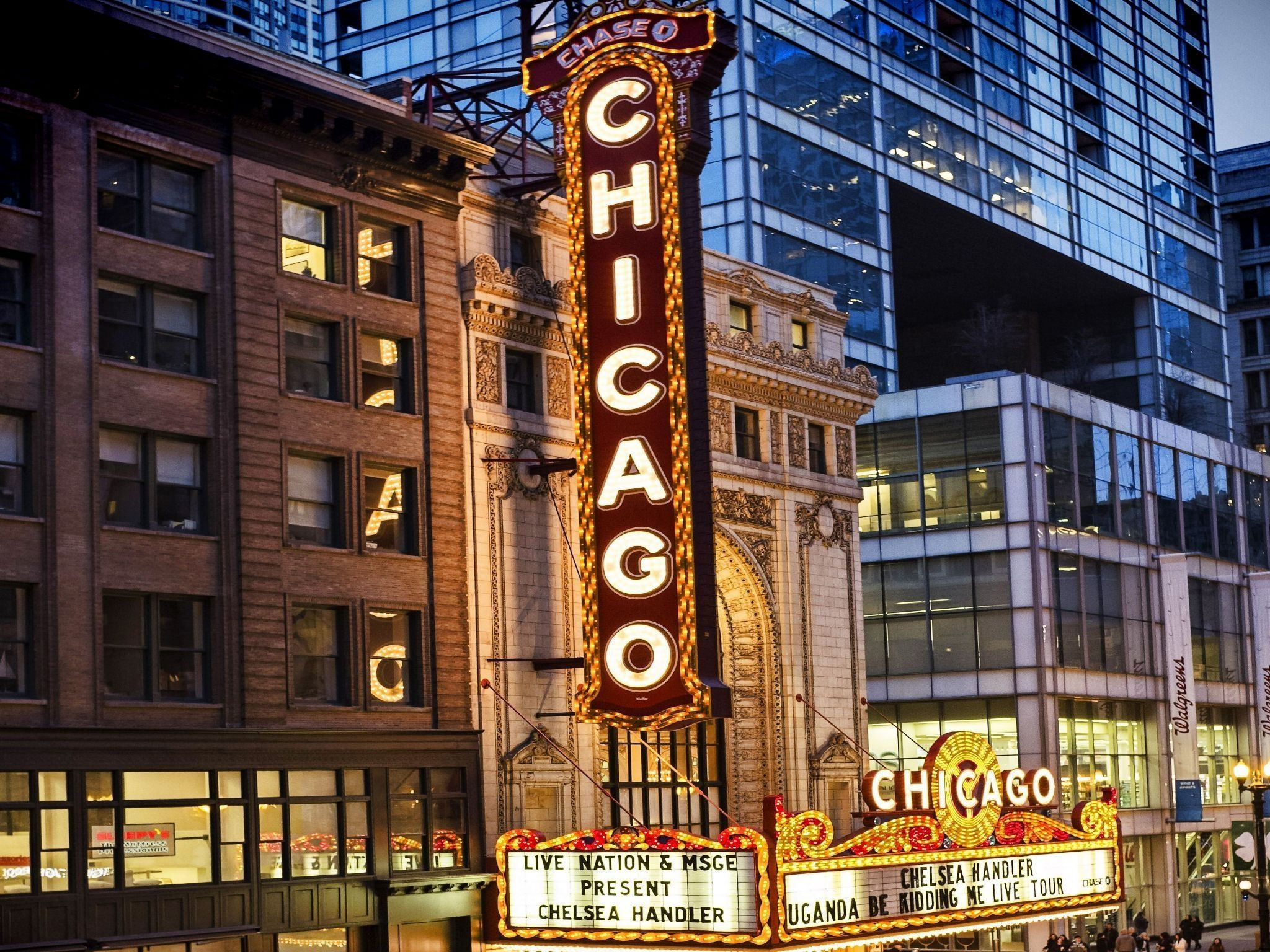 hotels-near-chicago-theater-w-chicago-city-center